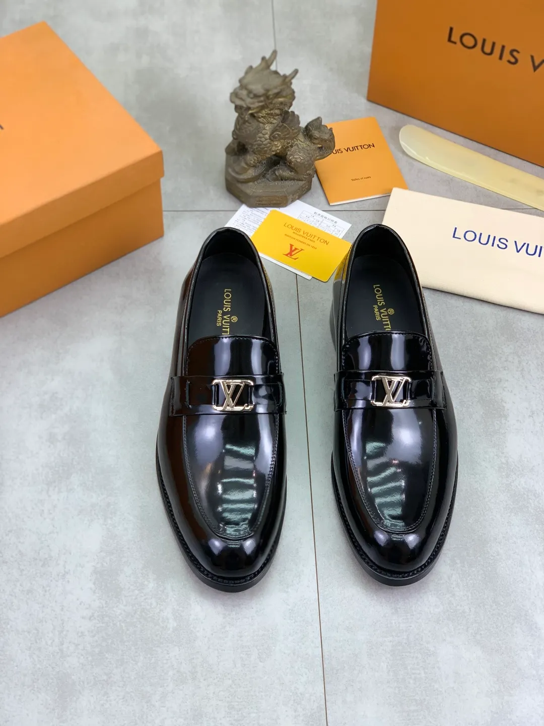 Men's shoes 💰P460💰[New model] Water-dyed cow lining 🆘 LV Louis Vuitton business leather shoes, made of original imported Italian 🇮🇹 calfskin, full cowhide lining, carefully handmade by professional shoemakers, the original version is specially designed for wear-resistant outsole. Standard code: 39-45 5️⃣color🉑️select